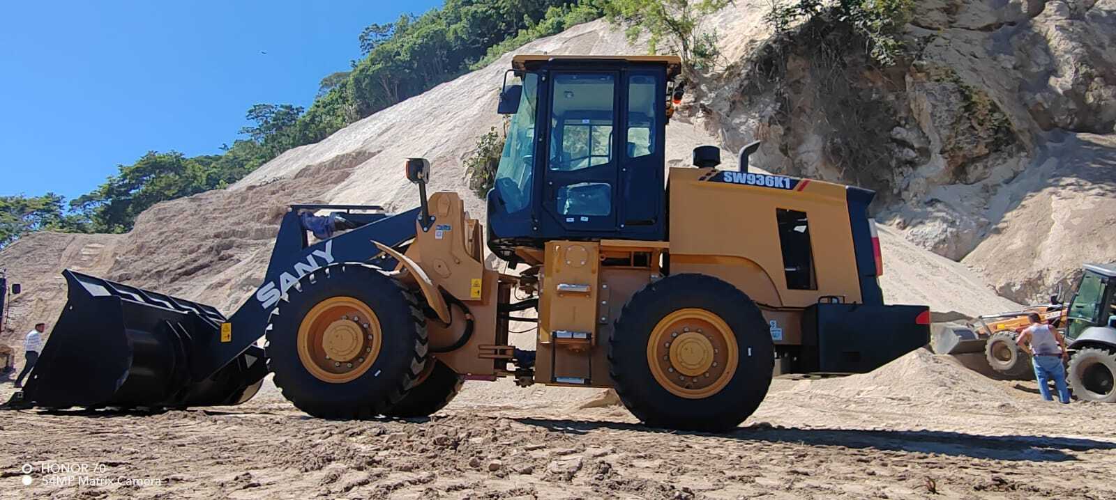 Cargador frontal SANY SW936K1 trabajando en banco de material — Heavy Pro Torreón