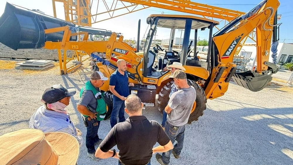 Entrega técnica de retroexcavadora SANY BHL75 por Heavy Pro