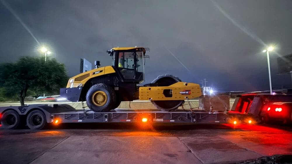Vibrocompactador SANY saliendo a entrega