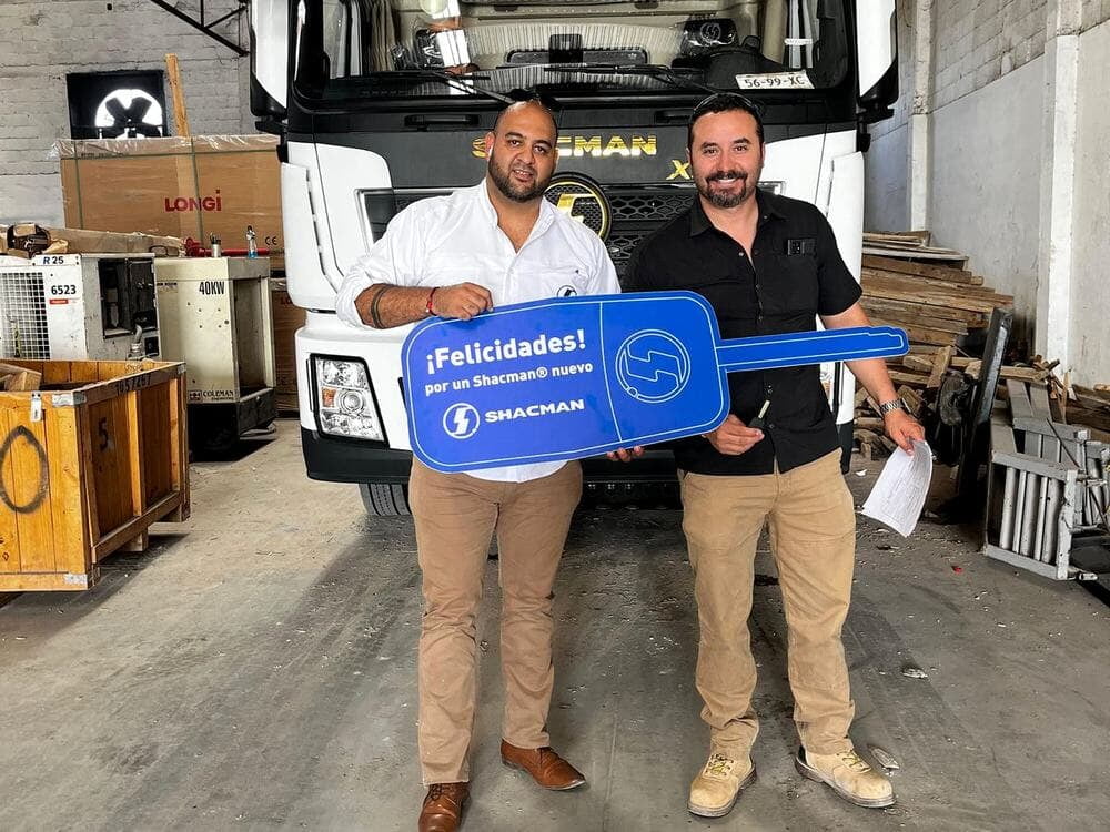 Entrega de tractocamión SHACMAN en nuestro taller