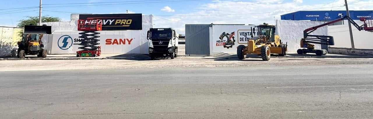 Patio de exhibición de Heavy Pro con equipo SANY y SHACMAN en Torreón