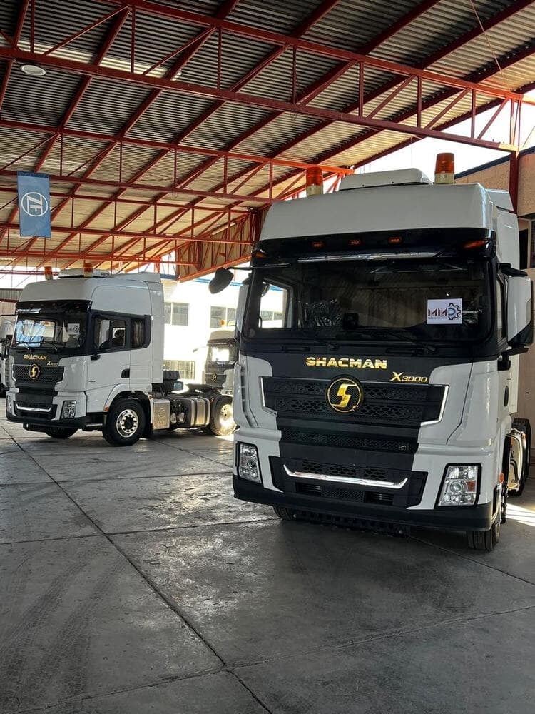 Taller de servicio con tractocamiones SHACMAN