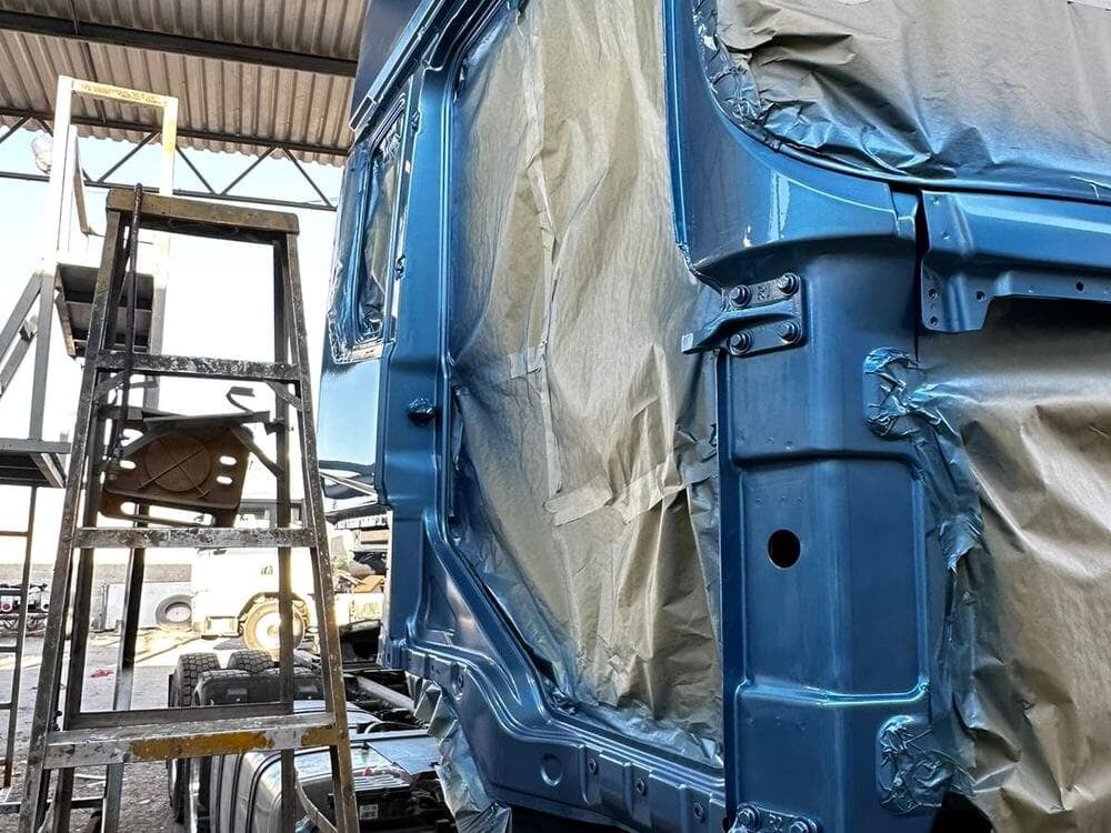 Hojalatería y pintura de cabina
